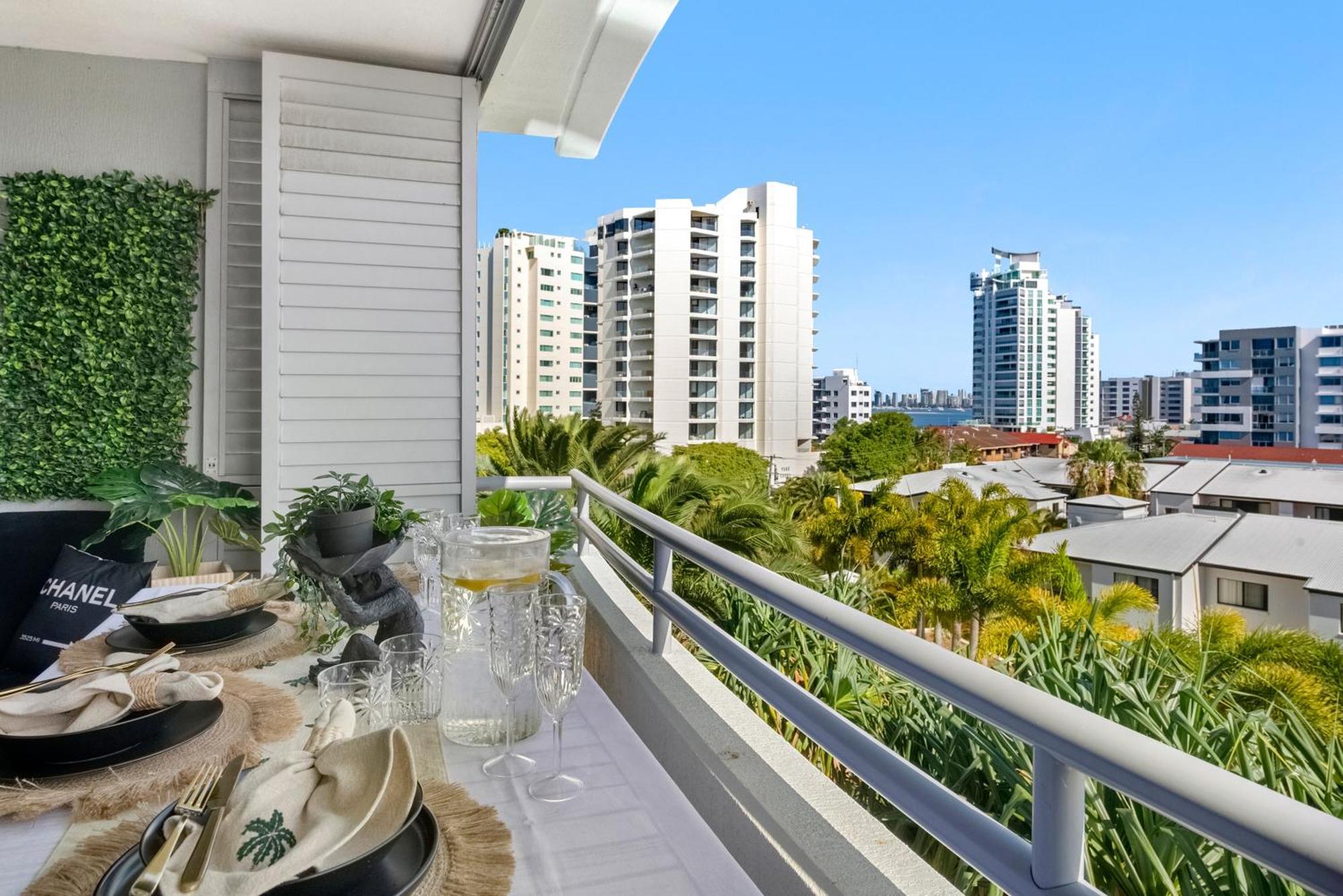 Apartment Couture Comfort - Luxe Chanel Themed Gold Coast